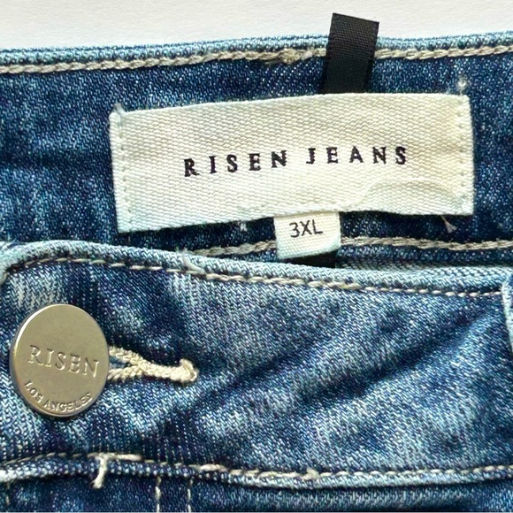 RISEN Jeans Distressed Denim Shorts Women’s 3XL Raw Hem High Rise Blue - Picture 3 of 6